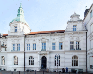 Wattenscheid Das Bild zeigt das Kappel-Gebäude in der Universitätsstraße 74. Dort befindet sich der Standort Mitte. Hierhin kommen die Menschen aus Wattenscheid, die Leistungen des Jobcenters beziehen.